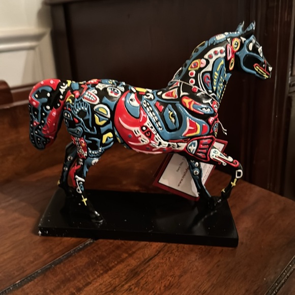 The Trail of the Painted Ponies “Spirit of the Northwest” Figurine - Picture 2 of 5
